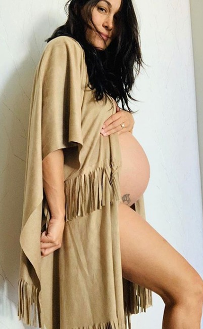Brie Bella, Instagram